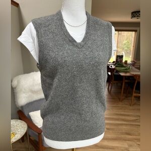 Vintage men’s grey 100% lambs wool pullover sweater vest